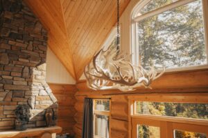 Living room at the all-renovated log cabin Chalet Silver Fox | Luxury chalets in Laurentains | Chalets Zenya