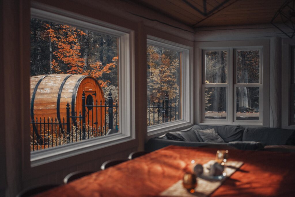Dining room with panoramic view at Chalet Silver Fox | Luxury chalets in Laurentains | Chalets Zenya