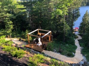 Terrasse avec foyer extérieur au Chalet DesignPur | Chalets de luxe à louer dans Lanaudière | Chalets Zenya
