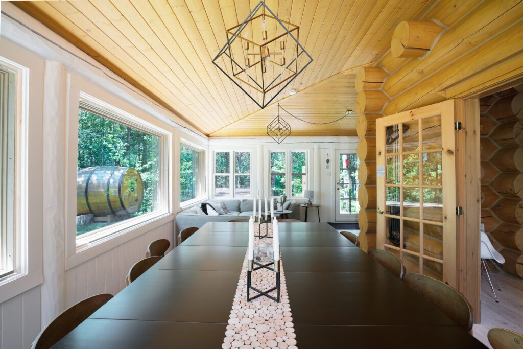 Pool table at Chalet Silver Fox | Luxury chalets in Laurentains | Chalets Zenya