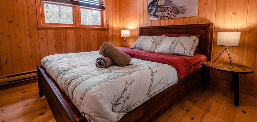 Bedroom at Chalet Silver Fox | Luxury chalets in Laurentains | Chalets Zenya