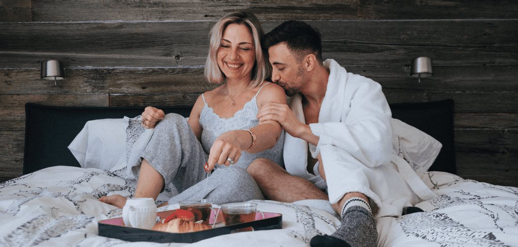 Intimate moments at Chalet Villa Bianca | Luxury cottages for rent in Lanaudiere | Chalets Zenya