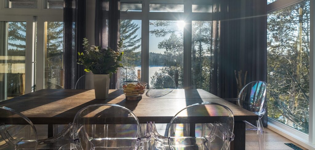 Salle à manger au Chalet DesignPur | Chalets de luxe à louer dans Lanaudière | Chalets Zenya