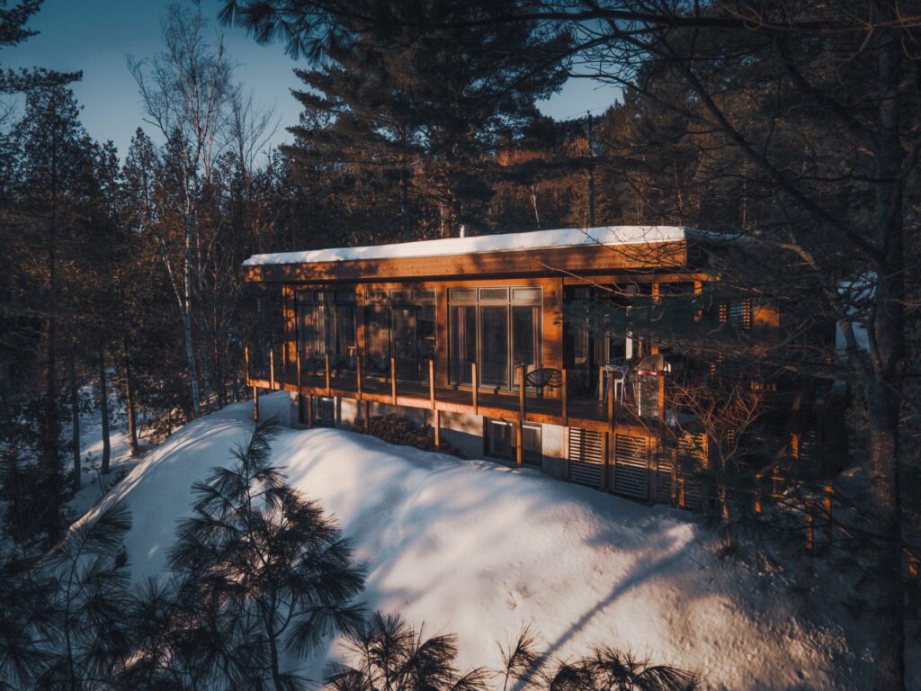 Vue extérieure du Chalet DesignPur | Chalets de luxe à louer dans Lanaudière | Chalets Zenya